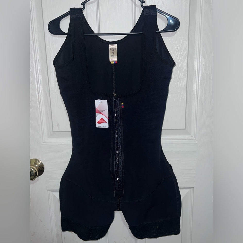 SOLD - Curves by Yeraldi